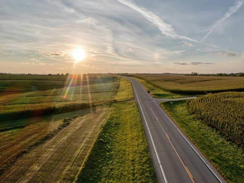 se observa infraestructura que conecta zonas rurales con zonas urbanas