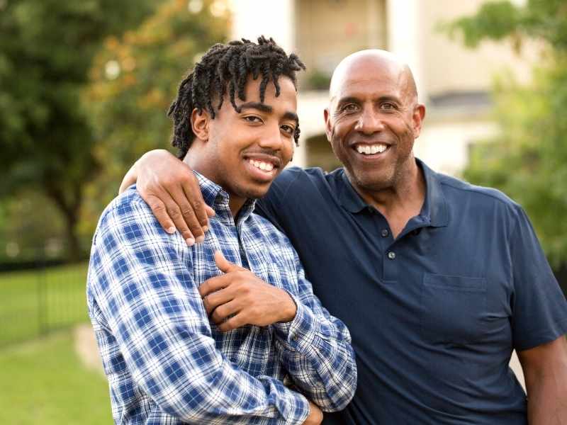 padre e hijo que dirigen una empresa familiar