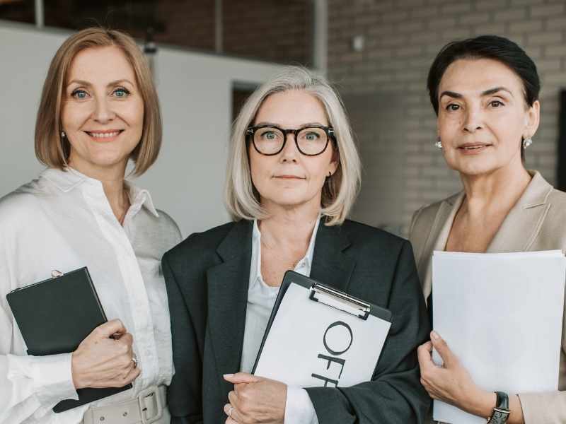 hermanas rigiendo una empresa familiar